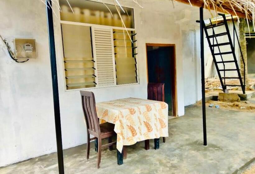 בית מלון כפרי Hiriketiya Orchid Villa