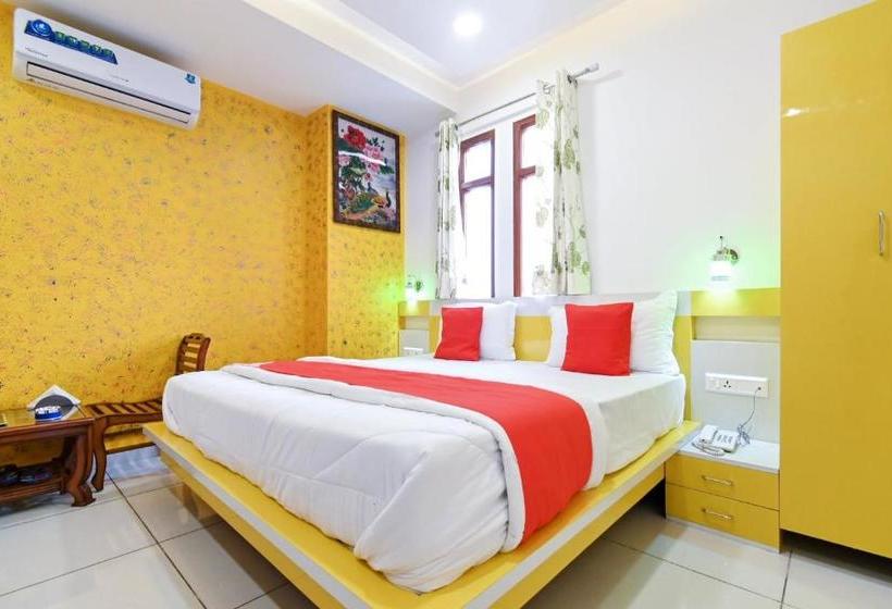 호텔 Oyo 63109 Royal King