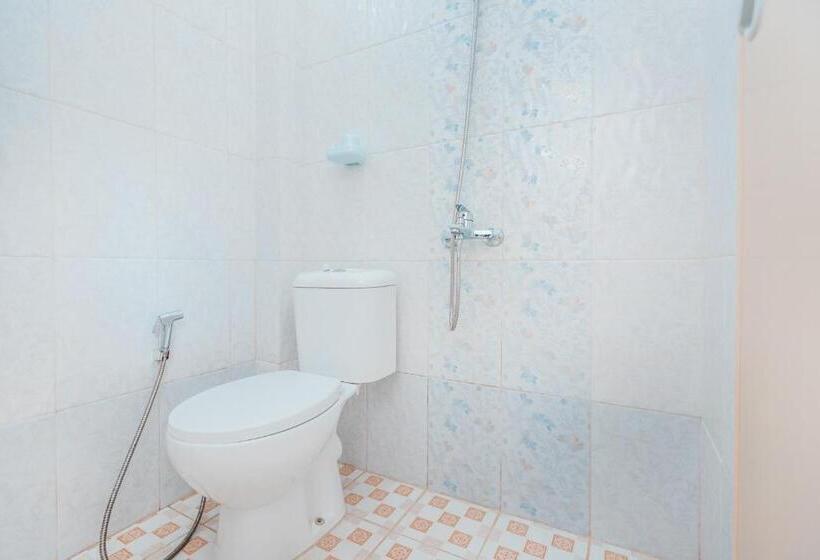 Otel Oyo Life 2658 Kost Rasyamada