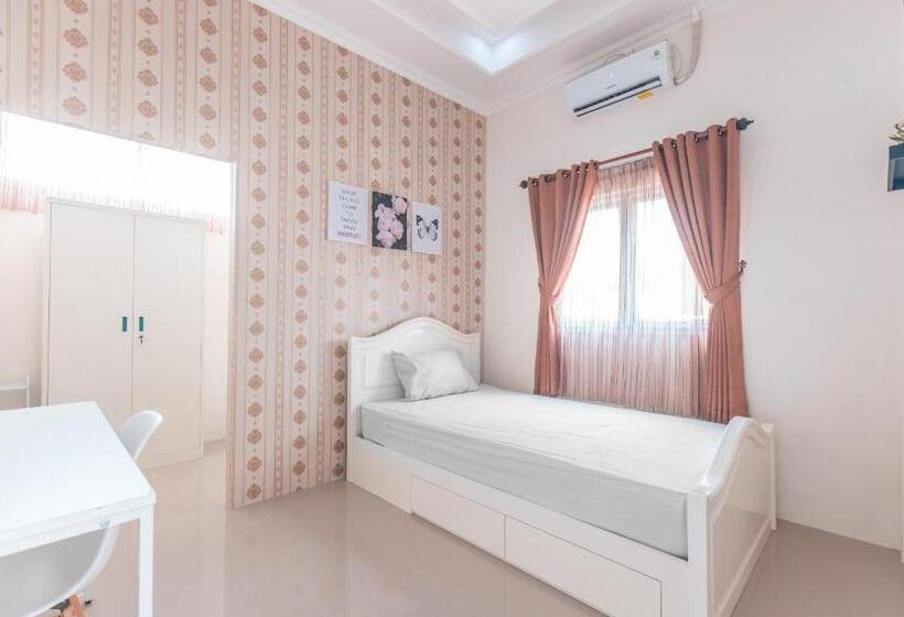 Otel Oyo Life 2658 Kost Rasyamada