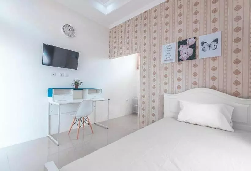 Hotelli Oyo Life 2658 Kost Rasyamada