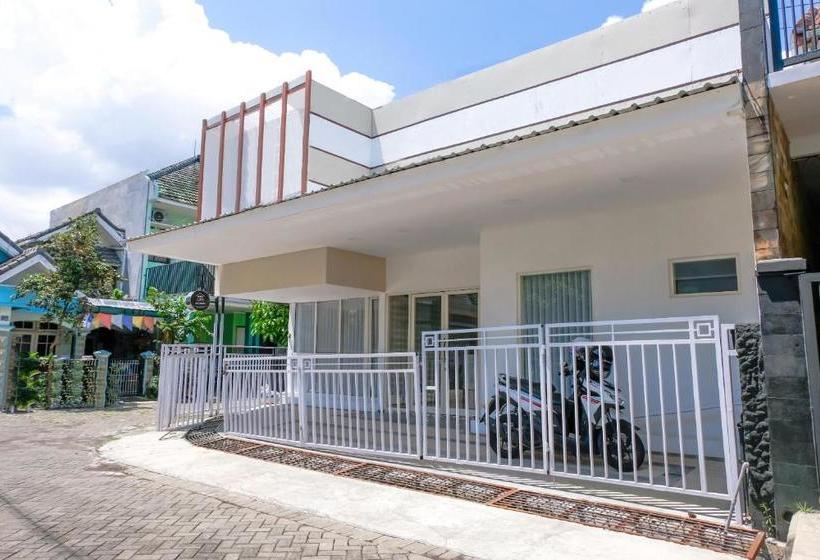 فندق Oyo Life 3237 J250 Ladies Boarding House