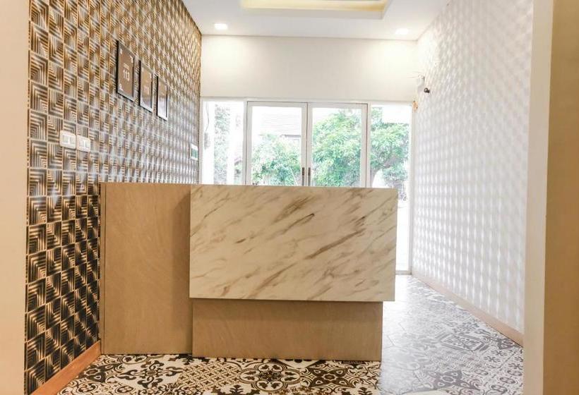 فندق Oyo Life 3237 J250 Ladies Boarding House