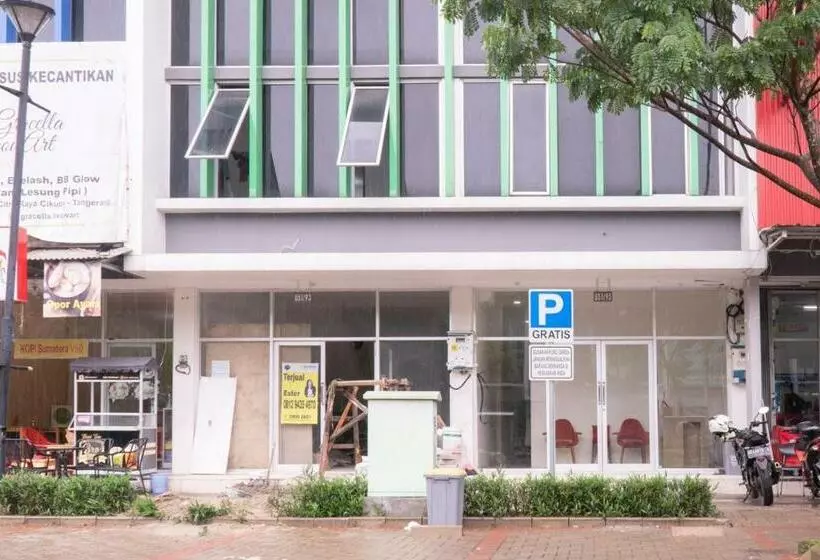 ホテル Reddoorz @ Garden Boulevard Citra Raya Tangerang