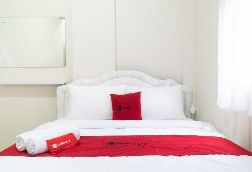 בית מלון כפרי Reddoorz @ Garden Boulevard Citra Raya Tangerang