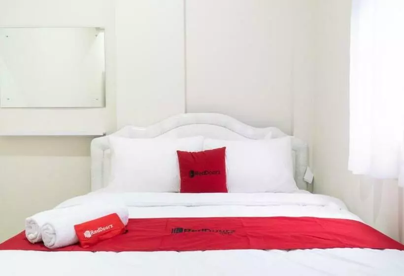 ホテル Reddoorz @ Garden Boulevard Citra Raya Tangerang