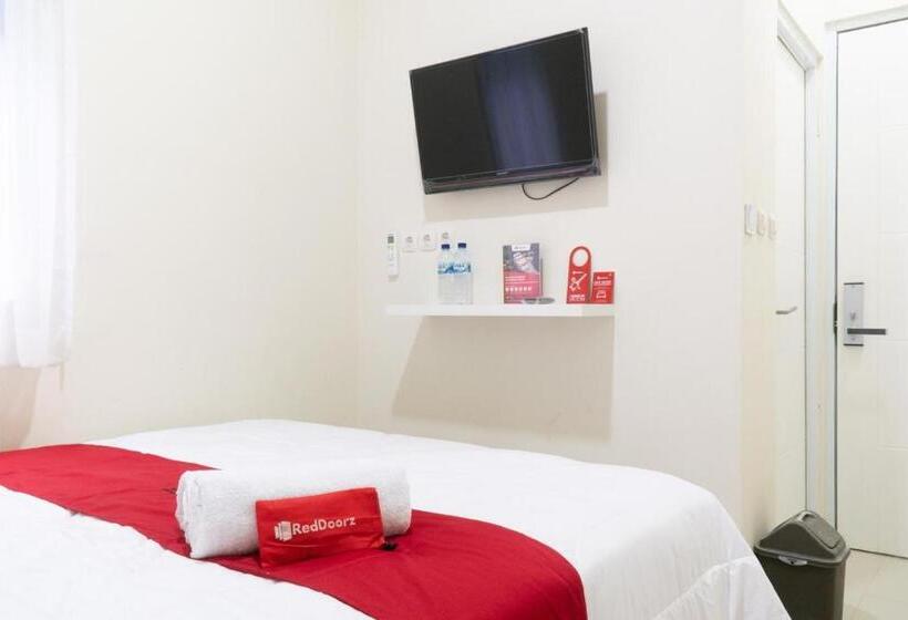 בית מלון כפרי Reddoorz @ Garden Boulevard Citra Raya Tangerang