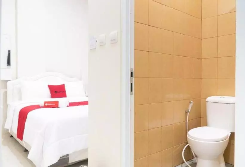 ホテル Reddoorz @ Garden Boulevard Citra Raya Tangerang
