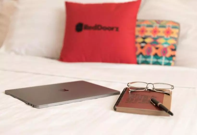 هتل Reddoorz Plus Near Tan Son Nhat Airport 3