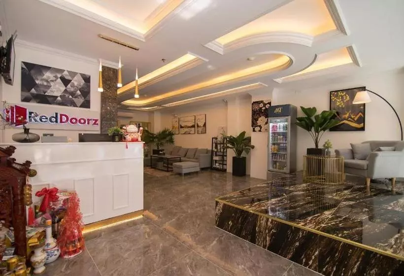 هتل Reddoorz Plus Near Tan Son Nhat Airport 3