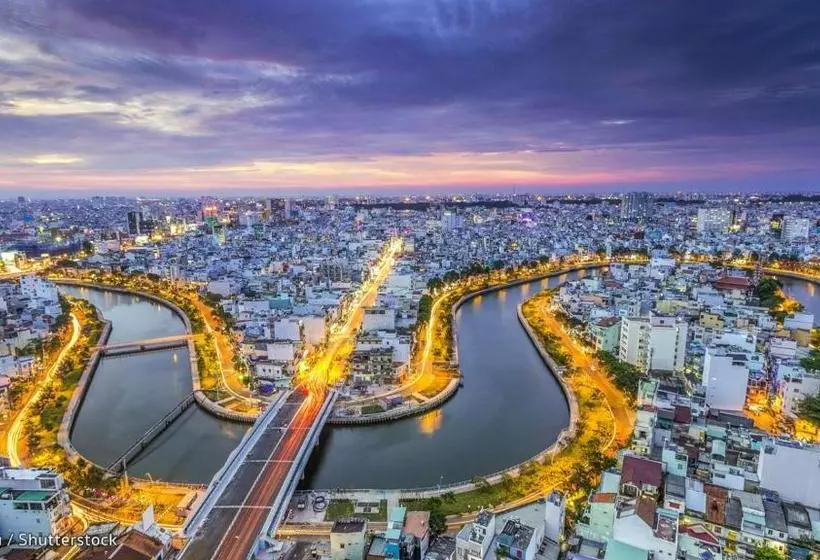 هتل Reddoorz Plus Near Tan Son Nhat Airport 3