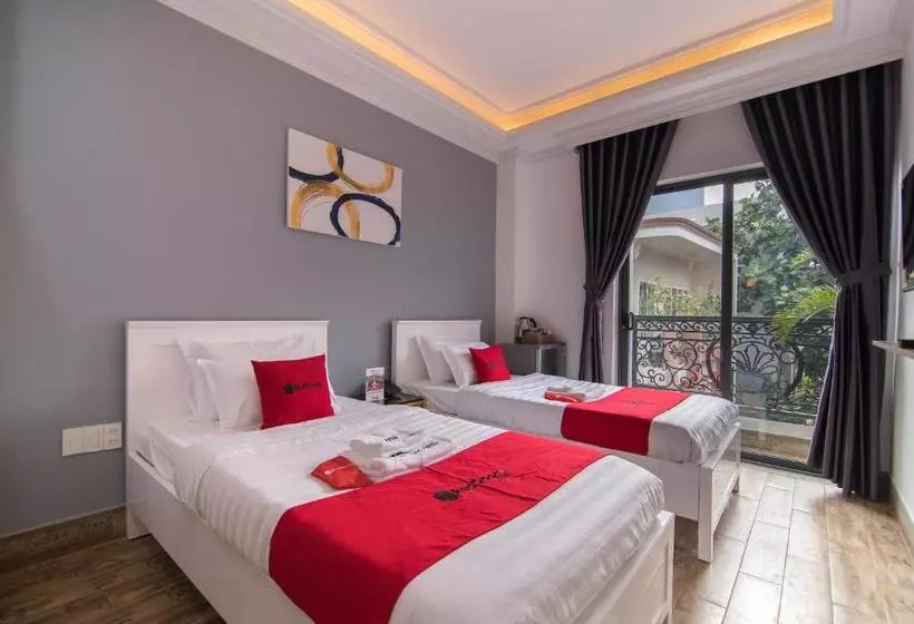 هتل Reddoorz Plus Near Tan Son Nhat Airport 3