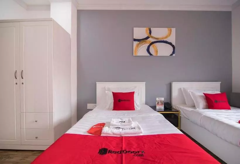 هتل Reddoorz Plus Near Tan Son Nhat Airport 3