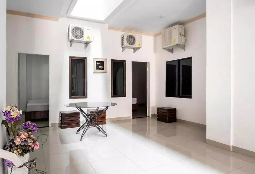 ペンション Reddoorz Syariah Near Stadion Teladan Medan