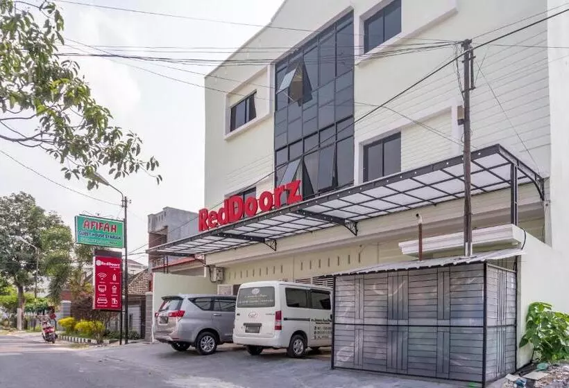 ペンション Reddoorz Syariah Near Stadion Teladan Medan