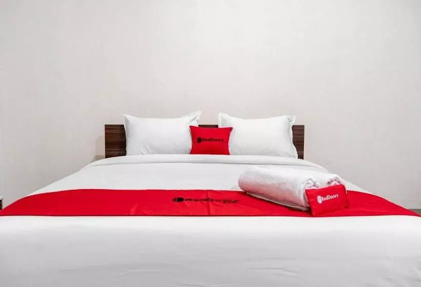ペンション Reddoorz Syariah Near Stadion Teladan Medan
