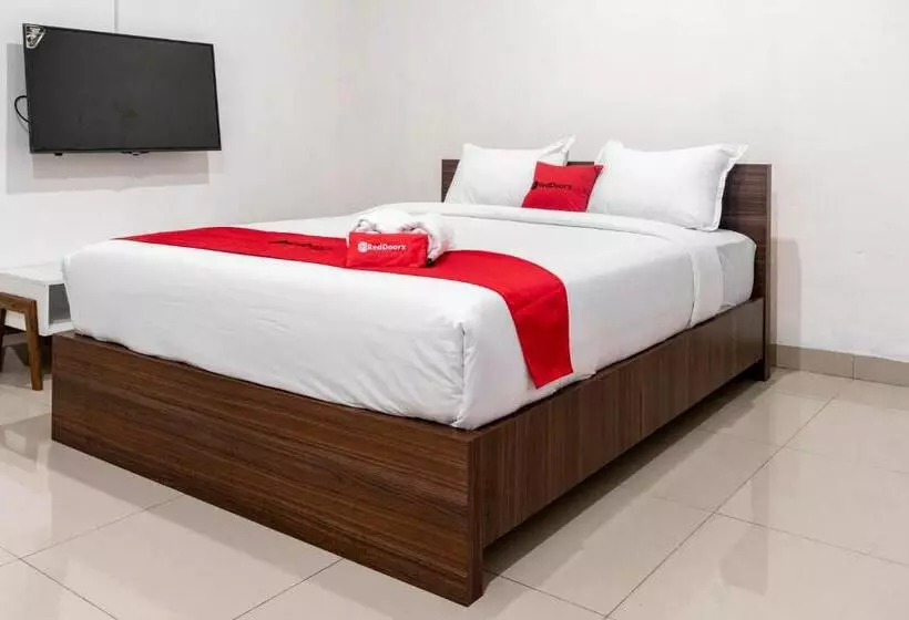 ペンション Reddoorz Syariah Near Stadion Teladan Medan