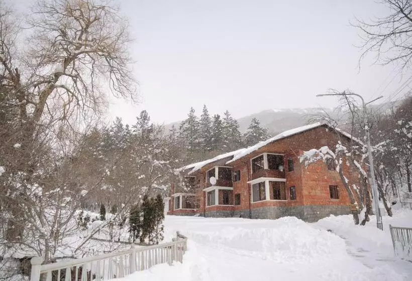Apricot Aghveran Resort