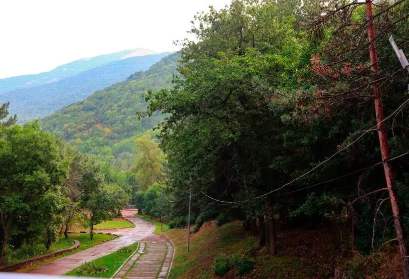 Apricot Aghveran Resort