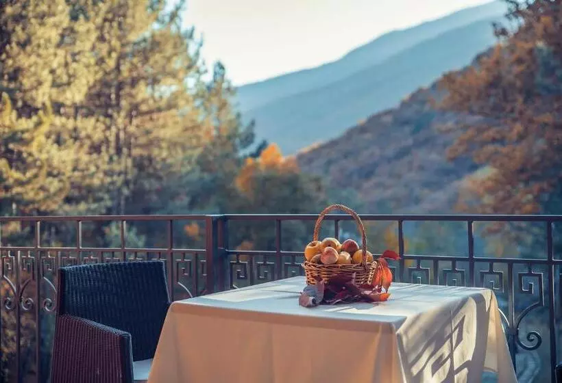 Apricot Aghveran Resort