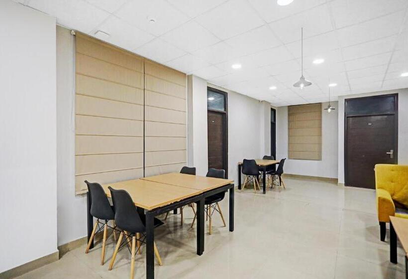 בית מלון כפרי Super Collection O Agniv Residency Near Saket Metro