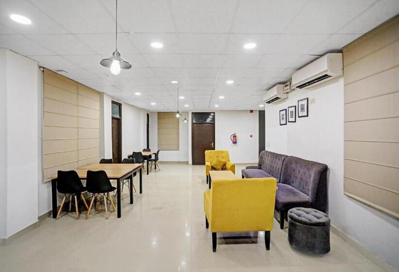 בית מלון כפרי Super Collection O Agniv Residency Near Saket Metro