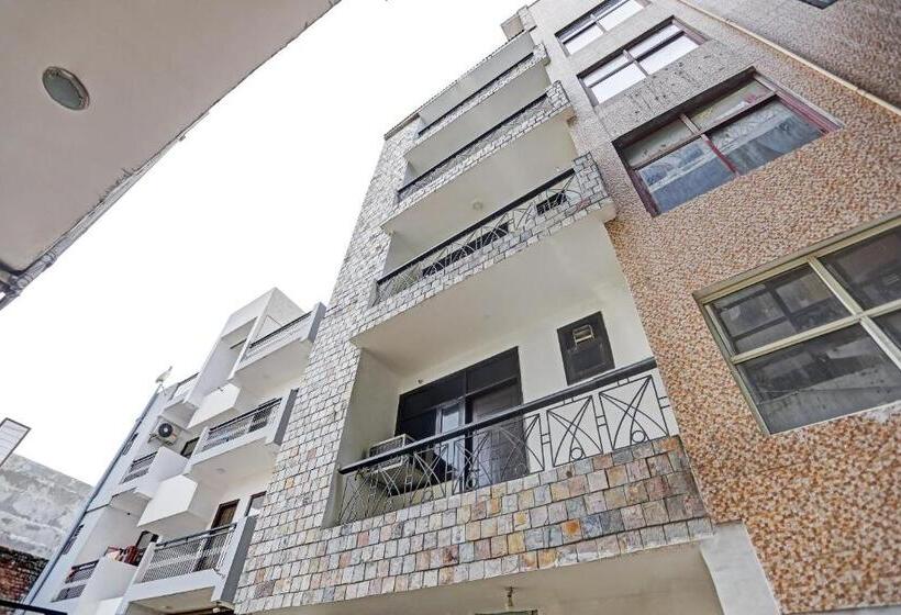 בית מלון כפרי Super Collection O Agniv Residency Near Saket Metro