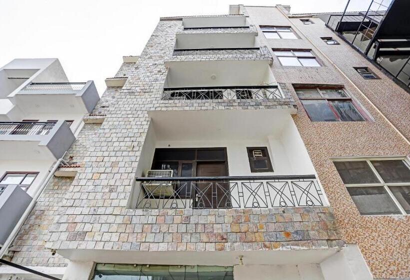 בית מלון כפרי Super Collection O Agniv Residency Near Saket Metro