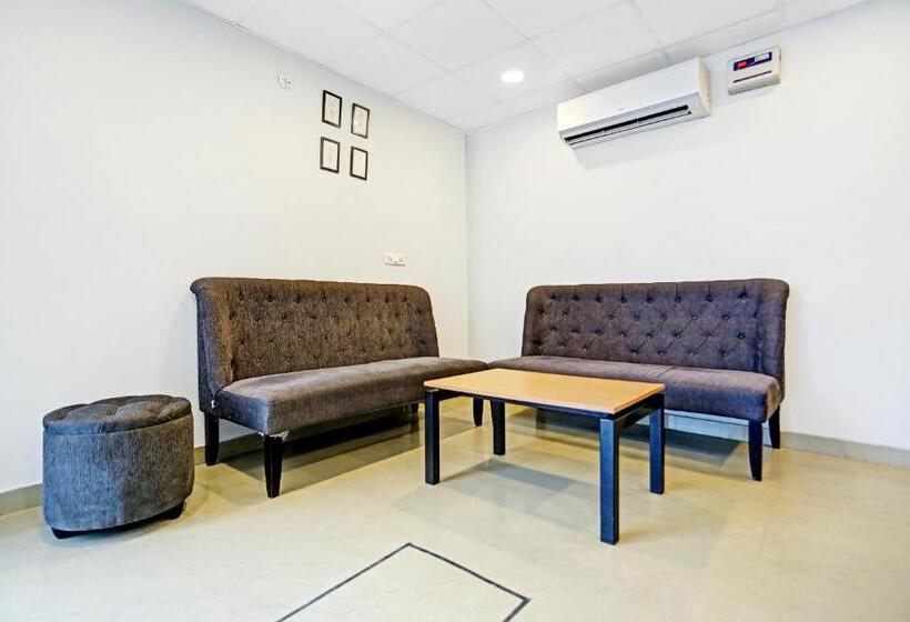 בית מלון כפרי Super Collection O Agniv Residency Near Saket Metro