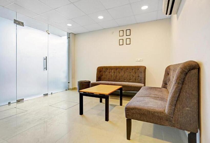 בית מלון כפרי Super Collection O Agniv Residency Near Saket Metro