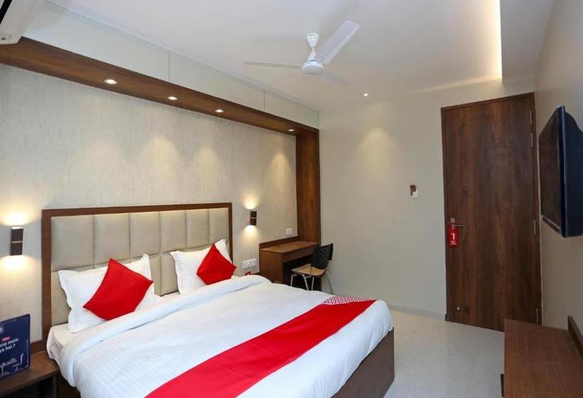 Отель Oyo 18890  City Inn