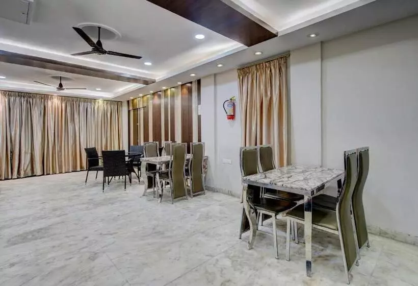 ホテル Treebo Soho Newtown