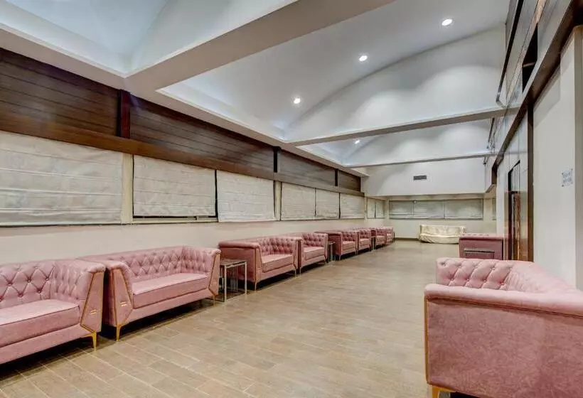 ホテル Treebo Soho Newtown