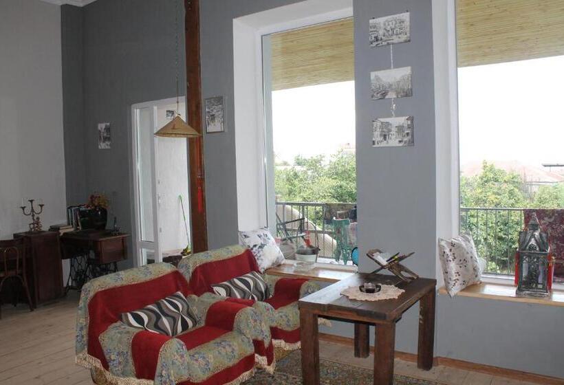 پانسیون L House