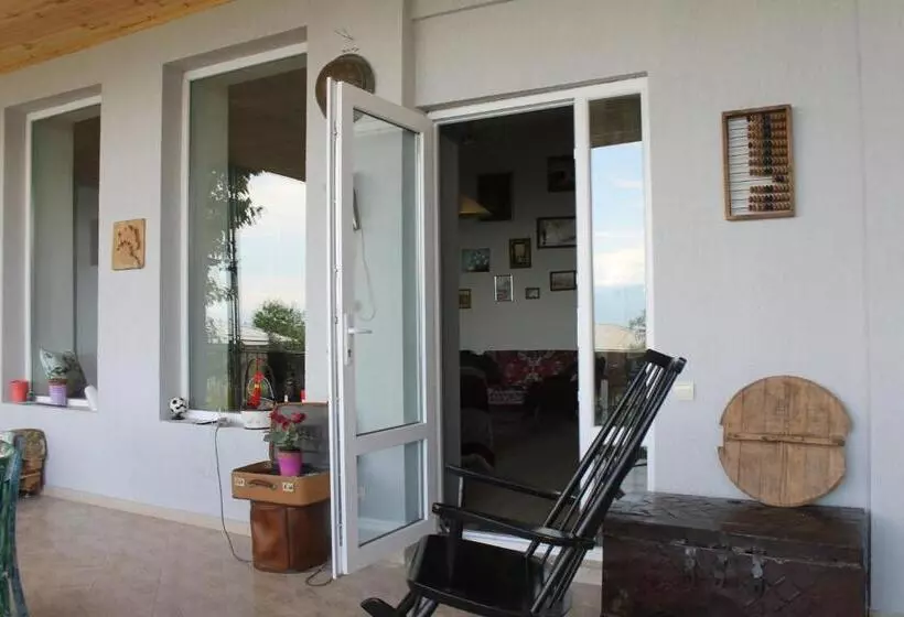 پانسیون L House