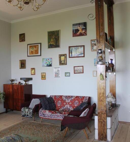 پانسیون L House