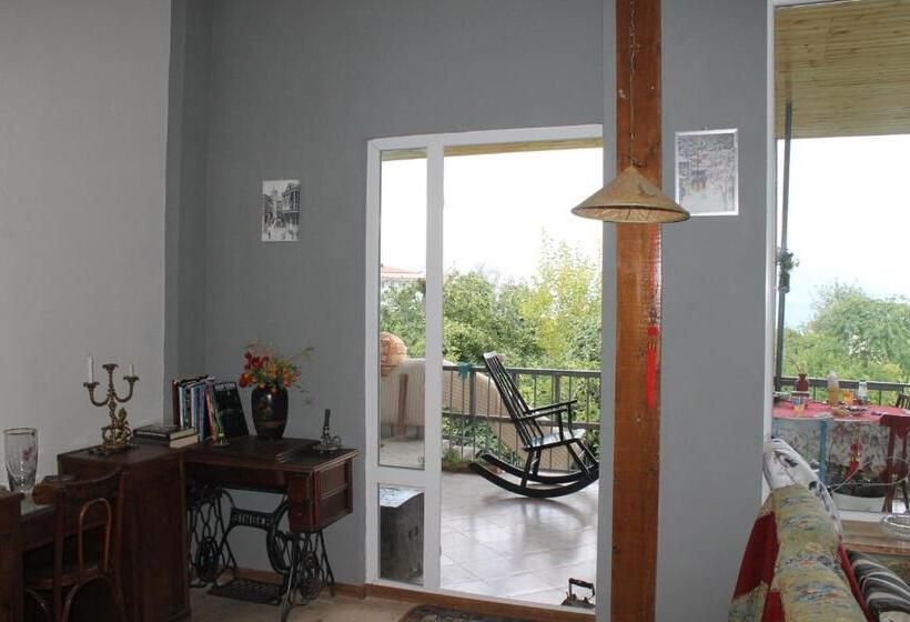 پانسیون L House