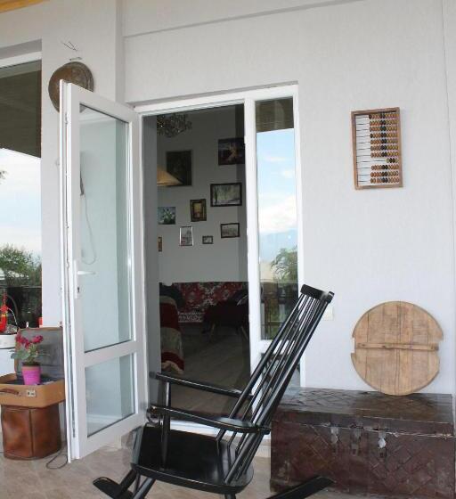 پانسیون L House