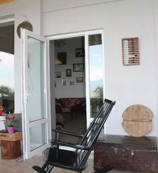 پانسیون L House