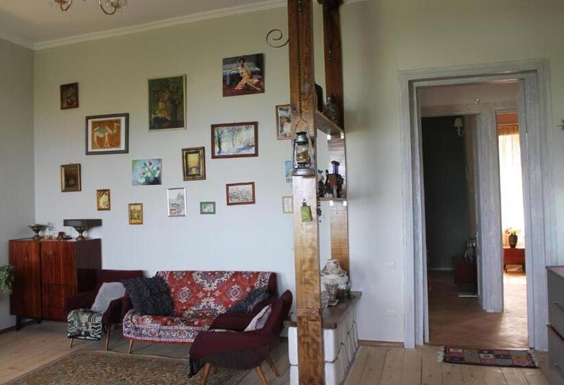 پانسیون L House