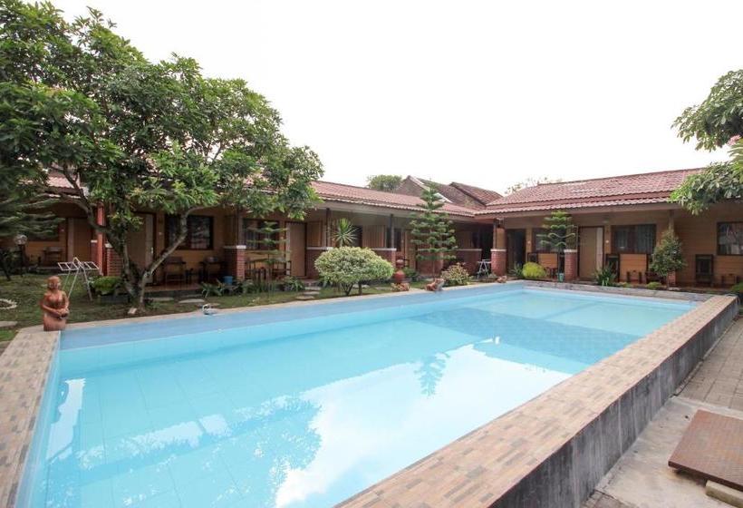 Pension Reddoorz Plus @ Jalan Damai 2