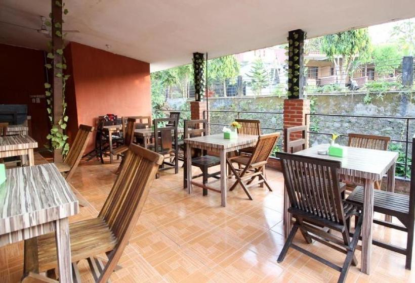 Pension Reddoorz Plus @ Jalan Damai 2