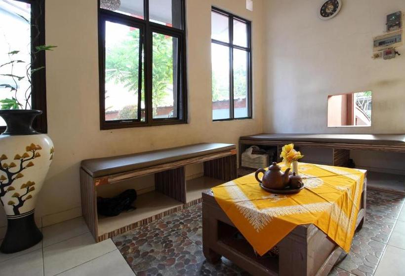 Pension Reddoorz Plus @ Jalan Damai 2