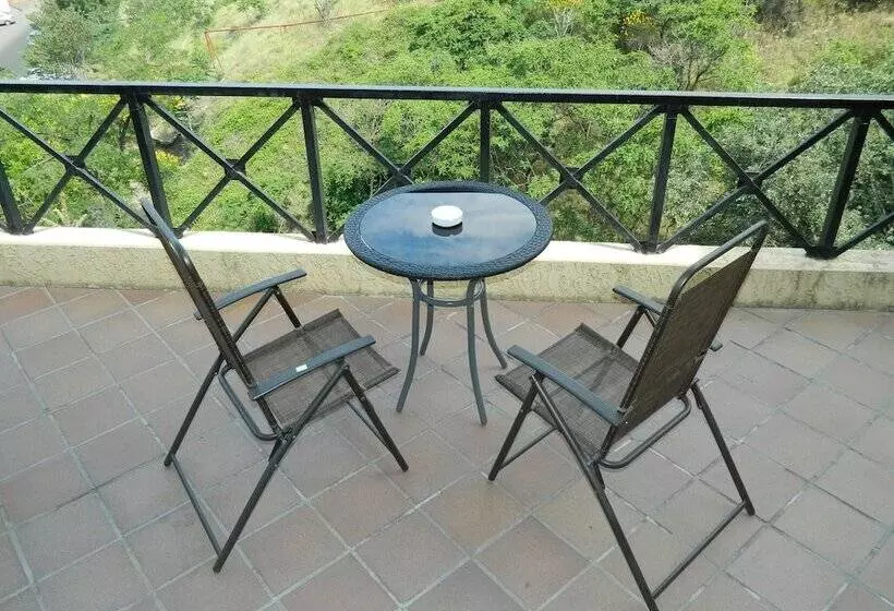 پانسیون Terrace House Tbilisi