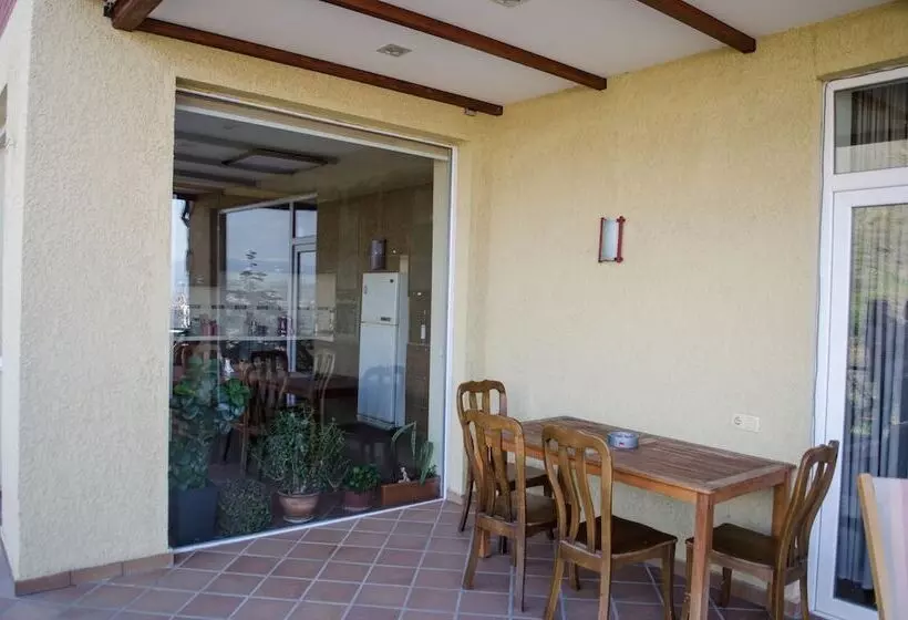 پانسیون Terrace House Tbilisi