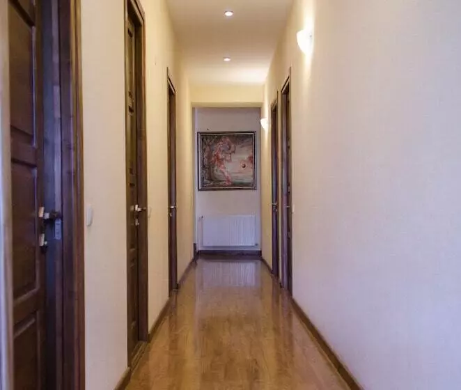 پانسیون Terrace House Tbilisi