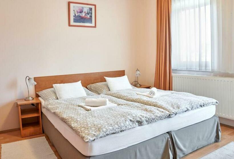 بنسيون Vojtek Pince Vendégház