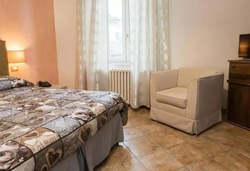 تختخواب و صبحانه Locanda Dei Fiori