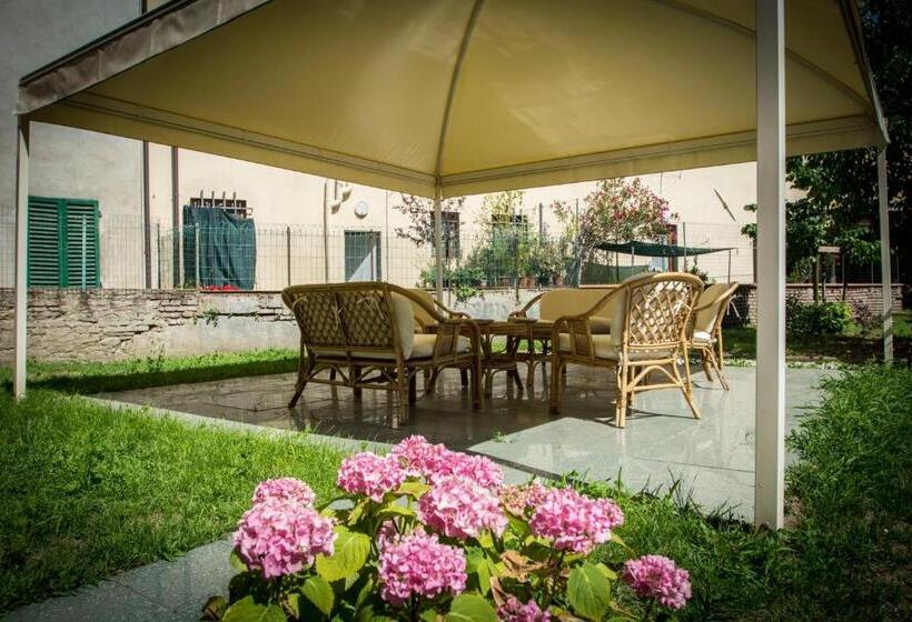 تختخواب و صبحانه Locanda Dei Fiori