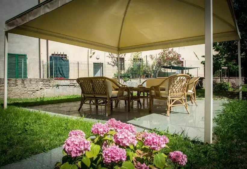 تختخواب و صبحانه Locanda Dei Fiori